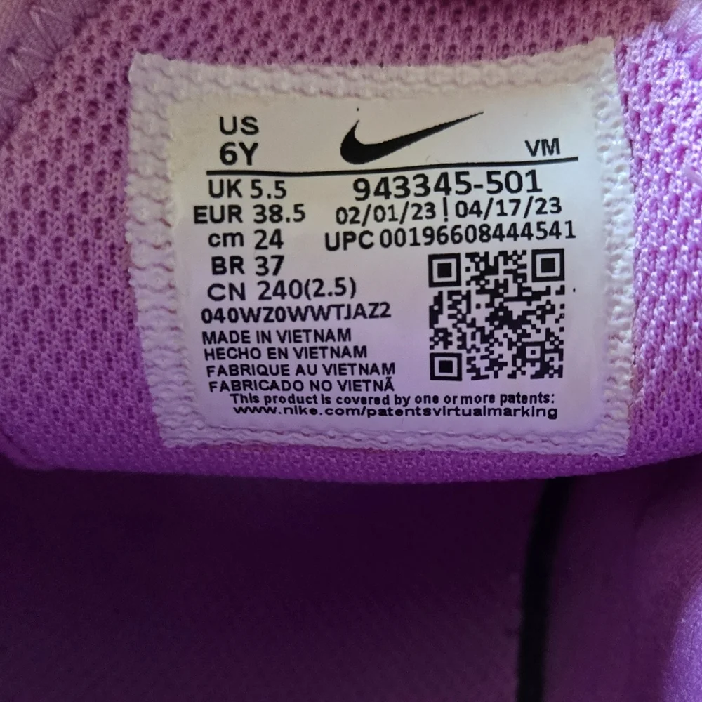 Nike Air Max 270 Pink Sneakers - Picture 5 of 8